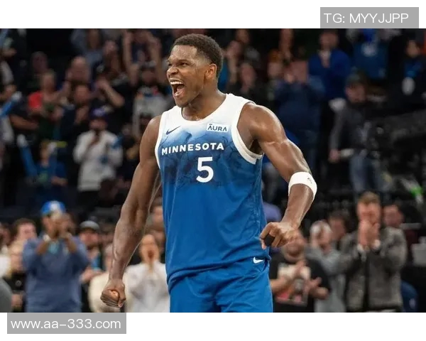 爱德华兹首节爆发拿下13分半场表现稳健三分球命中率高达40