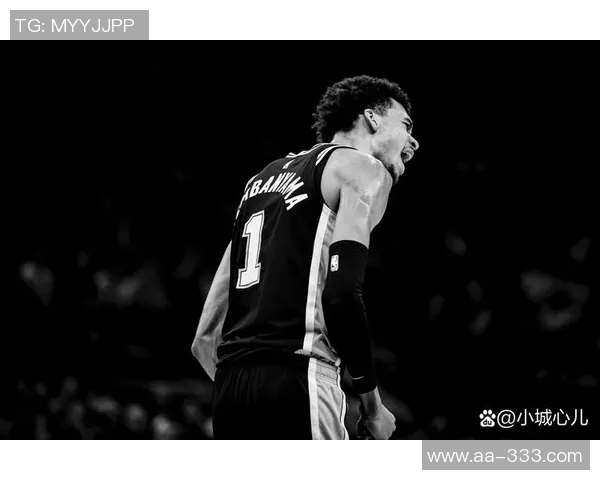 普尔复出表现亮眼半场11投4中斩获13分助攻抢断齐上阵